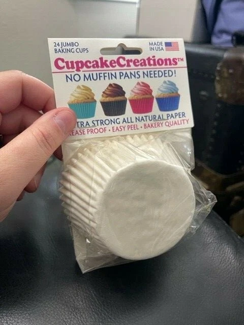 Cupcake Creations Off White No Muffin Pan Required 24 Jumbo Baking Cups New!