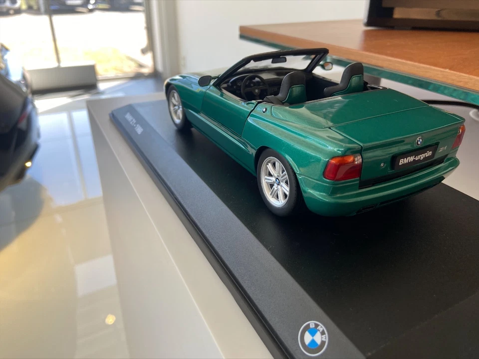 BMW Z1 Miniatur 1:18 Urgrün 80435B5D025 - Bild 3 von 4