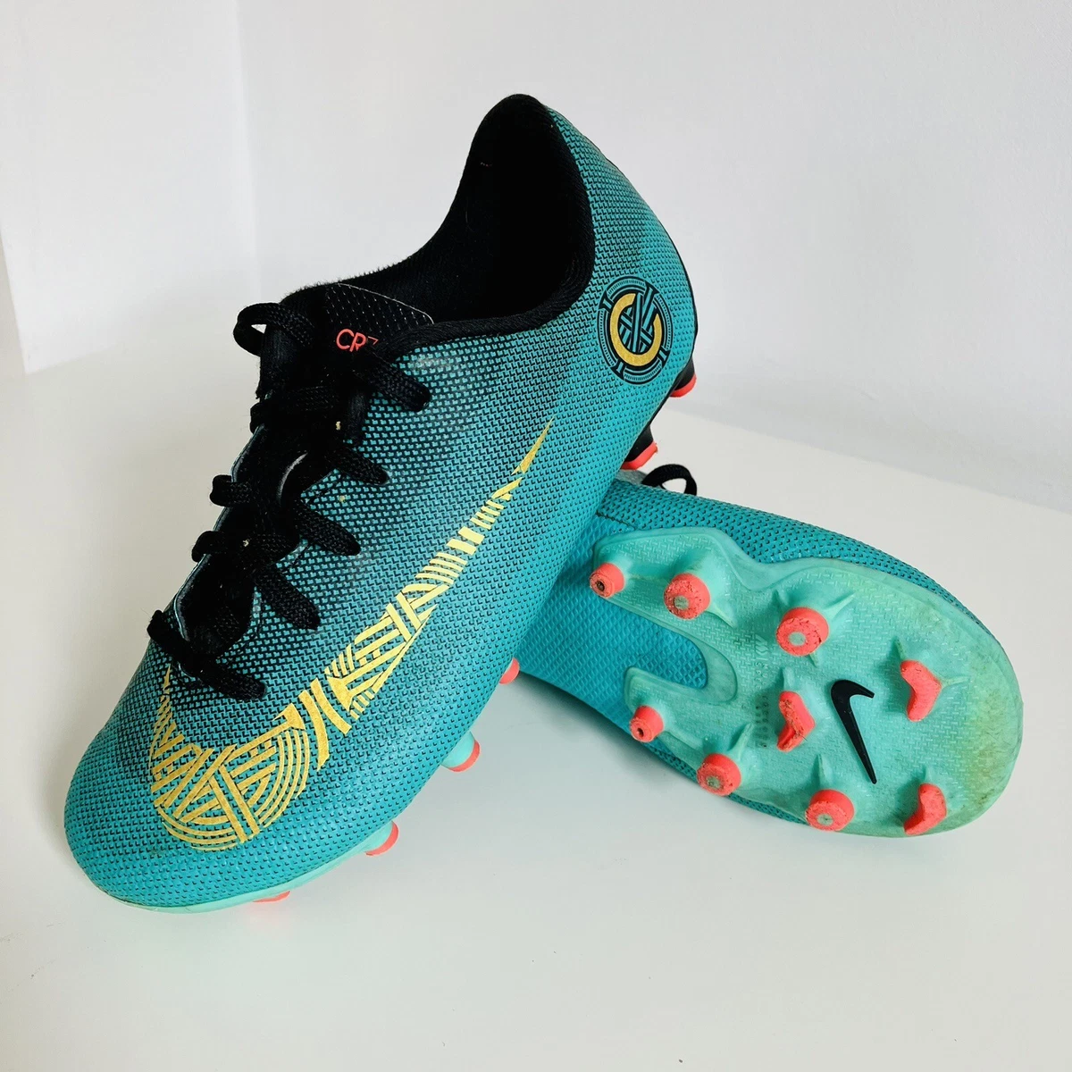 Nike cr7 hotsell boots kids