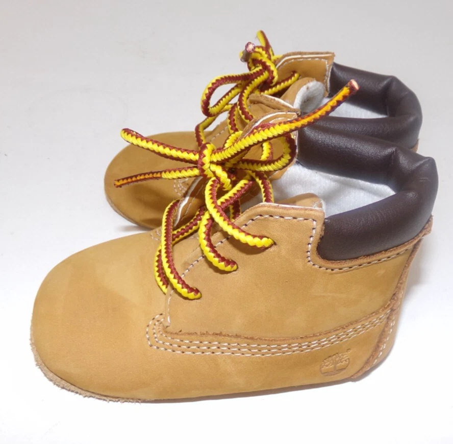 Botas Timberland-Botines al tobillo para cuna infantil-Cuero nobuck de trigo-Estados Unidos Talla 2 Usado en Excelente Condición Foto 2 de 4