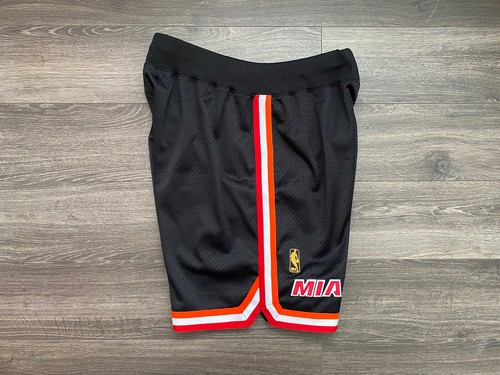 Mitchell & Ness 1996 - 1997 Miami Heat NBA Authentic Basketball Shorts - 第 6/10 張圖片