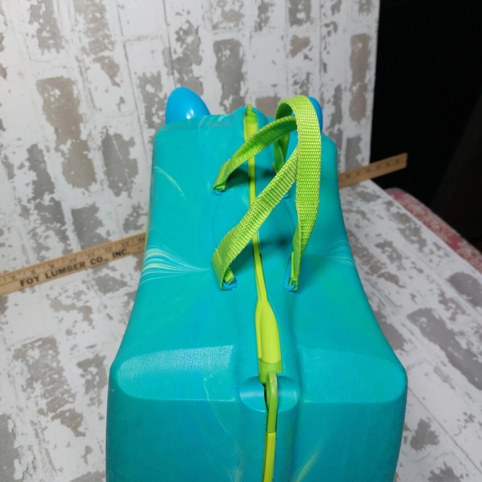 Maleta Trunki Melissa & Doug para niños con ruedas azul verde Terrance Foto 4 de 4