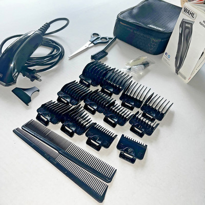 Wahl Clipper Comfort Grip Pro Trimming Home Barber Haircutting Set with Case