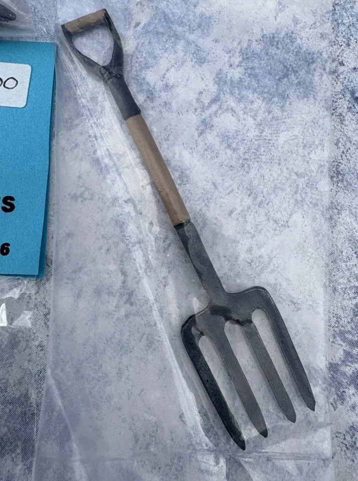 Juego de 4 herramientas de jardinería miniatura vintage para casa de muñecas. Island Crafts NOS 1:12 #2 Foto 4 de 4