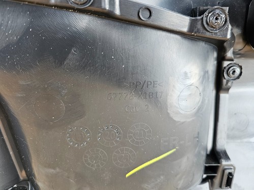 PANEL DE PUERTA CONDUCTOR DELANTERO IZQUIERDO TOYOTA RAV4 19-23 FABRICANTE DE EQUIPOS ORIGINALES CON INTERRUPTOR DE VENTANA NEGRO - Imagen 12 de 12