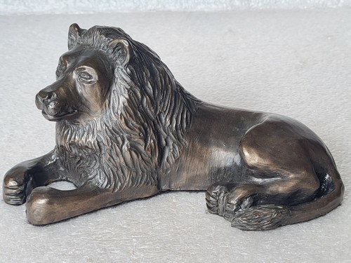 M. Dutton Lion Sculpture - Bronze Effect - Picture 3 of 18