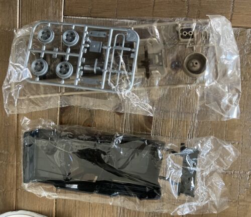 Tamiya Sand Scorchers Nissan Safari 4 Wheel Drive Kit Sealed Contents Complete - Picture 10 of 12