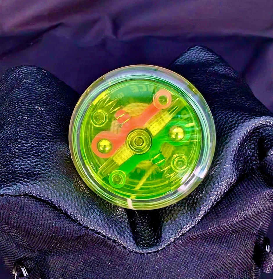 YoYo transparente vintage Yomega Brain Maui edición limitada con tapas amarillas transparentes Foto 3 de 3