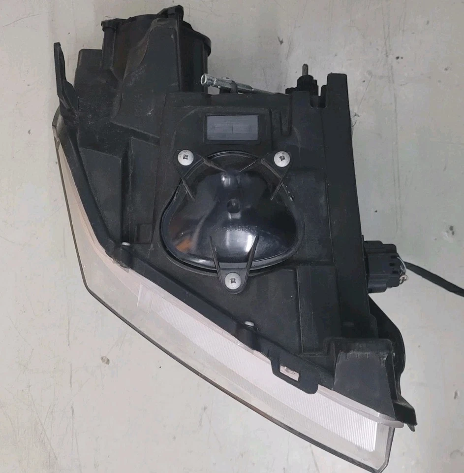 08-14 Conjunto de faros derechos Cadillac CTS - Certificado Capa TYC 20-6961-00-9 Foto 3 de 4