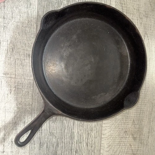 Vintage Griswold Small Logo #10 Cast Iron Skillet 716 C Erie, PA