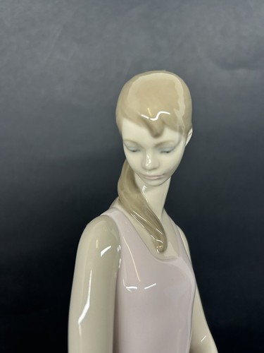 The Lady of The Rose Lladro Figurine Pink Dress Holding Flower #6857 Retired - Picture 10 of 13