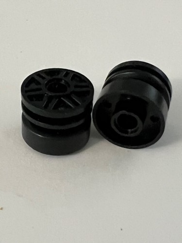 Lego Parts 55981 (2pcs) Wheel 18mm D. x 14mm with pin Hole, Fake Bolts / Spokes - Picture 5 of 8