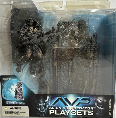 MCFARLANE ALIEN VS PREDATOR AVP PLAYSETS PREDATOR WITH  BASE