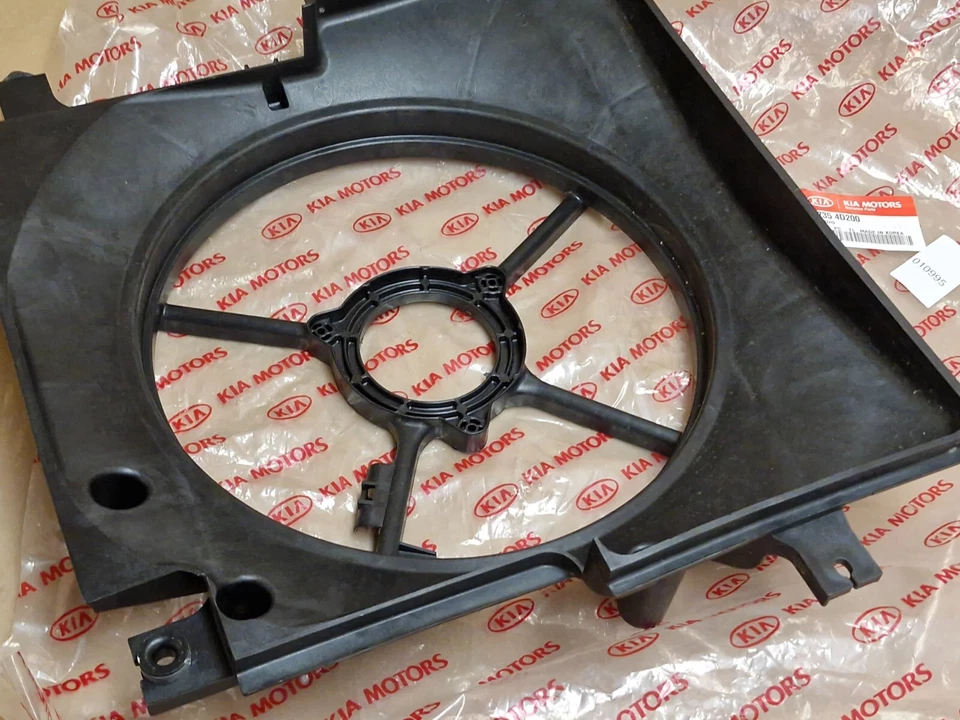 Kia Carnival Cooling Fan Shroud 2006-2014 977354D200 Genuine NEW OEM - Image 2 of 4