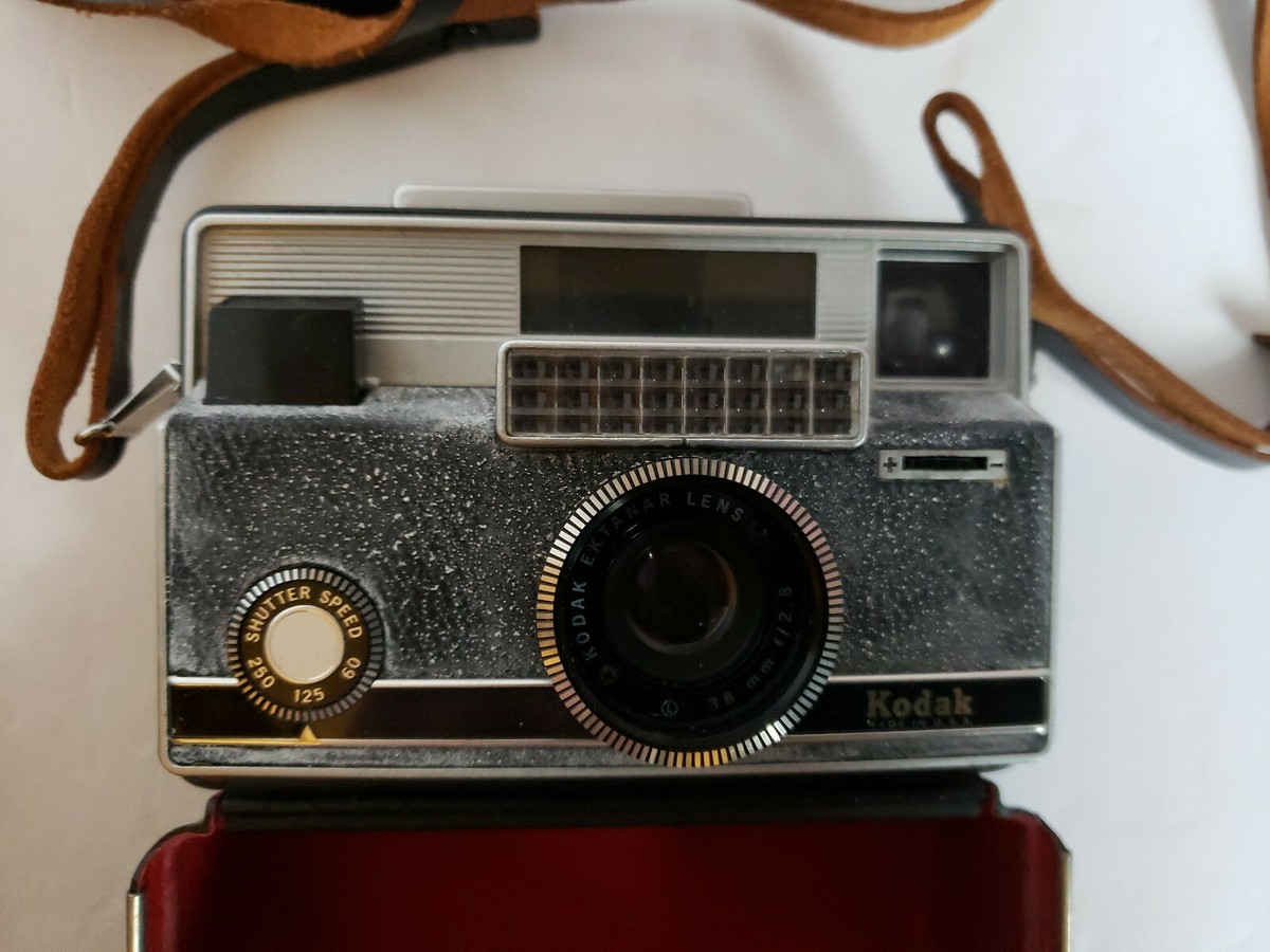 appareil photo Kodak Instamatic 404 + boite + étui- non testé, ancien, sale