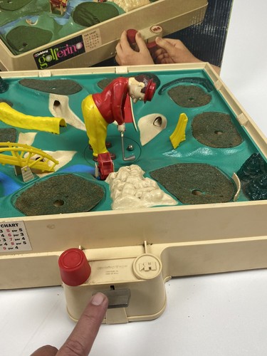 Vintage 1962 Hubley GOLFERINO Tavolo Mini Gioco di Golf 995 SCATOLA ORIGINALE Funziona benissimo! - Foto 5 di 23