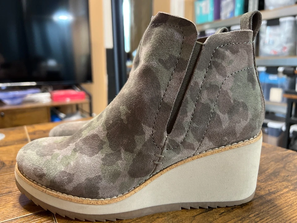 Botines Aqua Sofft Impermeables Cuero Camuflaje Esmeril, Para Mujer Talla 7M. En muy buen estado Foto 3 de 4