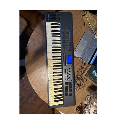 M-Audio Axiom 61 61-Key MIDI Keyboard Controller w/ Pads Pitch/Mod USB Out
