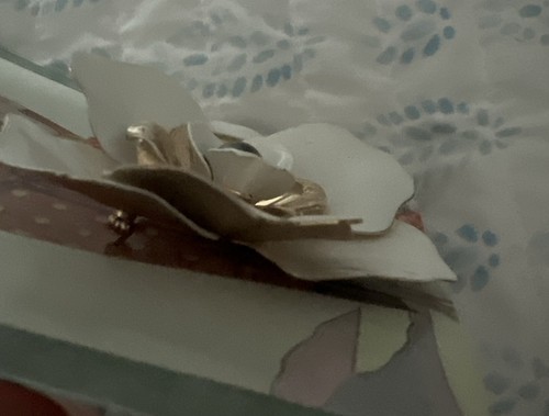 Beautiful Vintage Huge White Brooch/Pin - Picture 3 of 3
