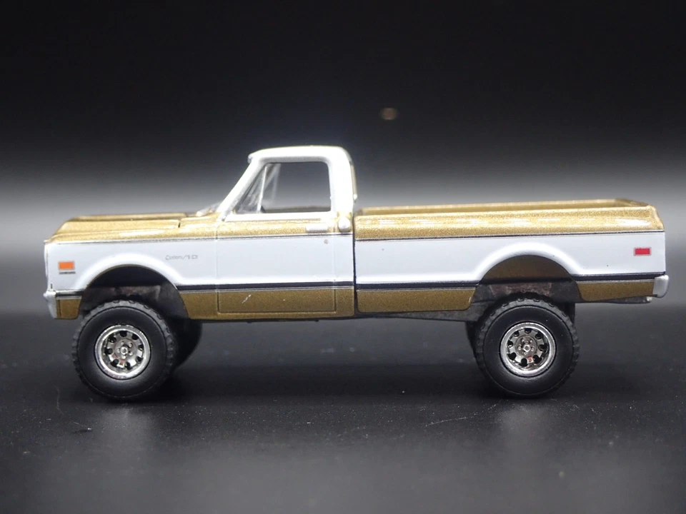 1969 69 CHEVY CHEVROLET K10 4X4 CAMIONETA DORADA MODELO A ESCALA 1:64 DE METAL - Imagen 2 de 4