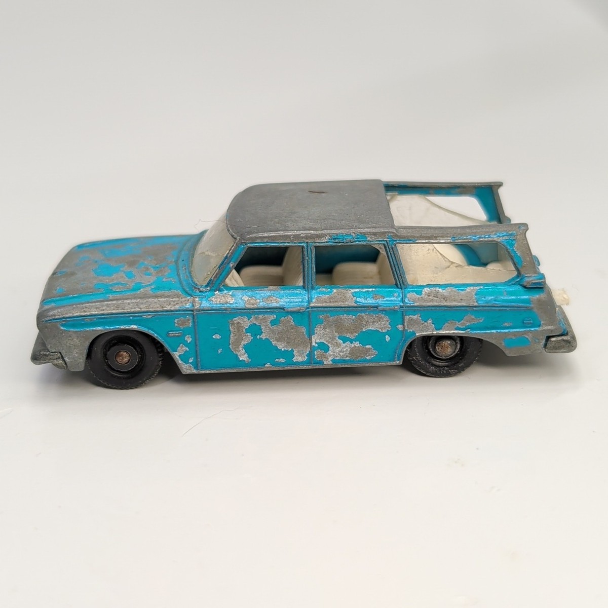 Vintage 1966 Lesney Matchbox No. 42 Studebaker Lark Wagonaire
