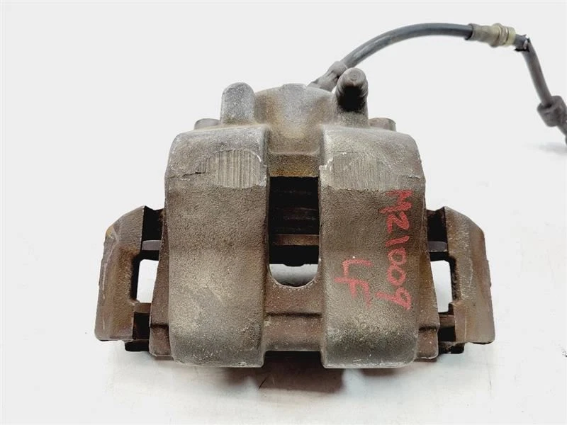 2005 年马自达 Tribute 前驱动左制动卡钳 EFY5-33-71XB — 第 3/4 张图片