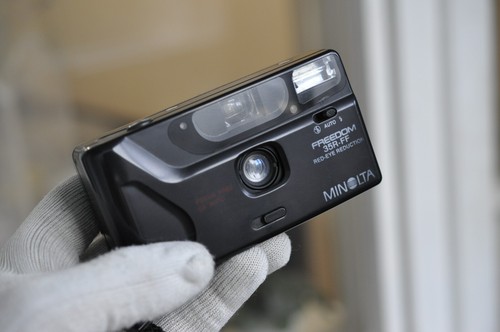 Minolta Freedom 35R-FF Red- Eye Reduction Point and Shoot Film Camera - Picture 14 of 15