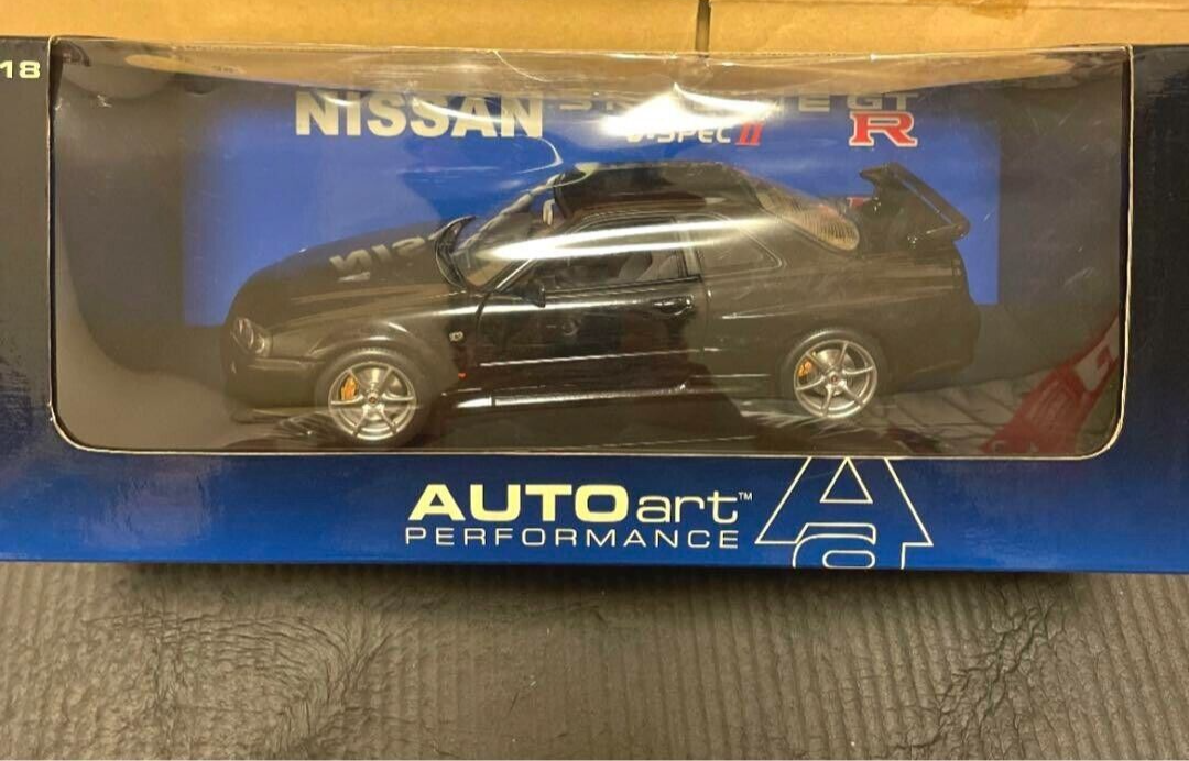 ミニカー AUTOart Nissan Skyline GT-R R34 1/18 Nissan Skyline GT-R (1973) | 1:18 Scale Model Car | AUTOart