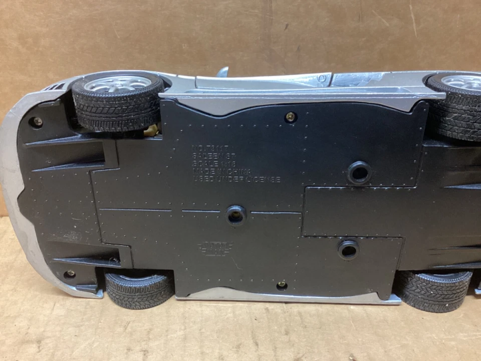 Motor Max Saleen S7 1:18 Metal Die Cast Car - Image 4 of 4