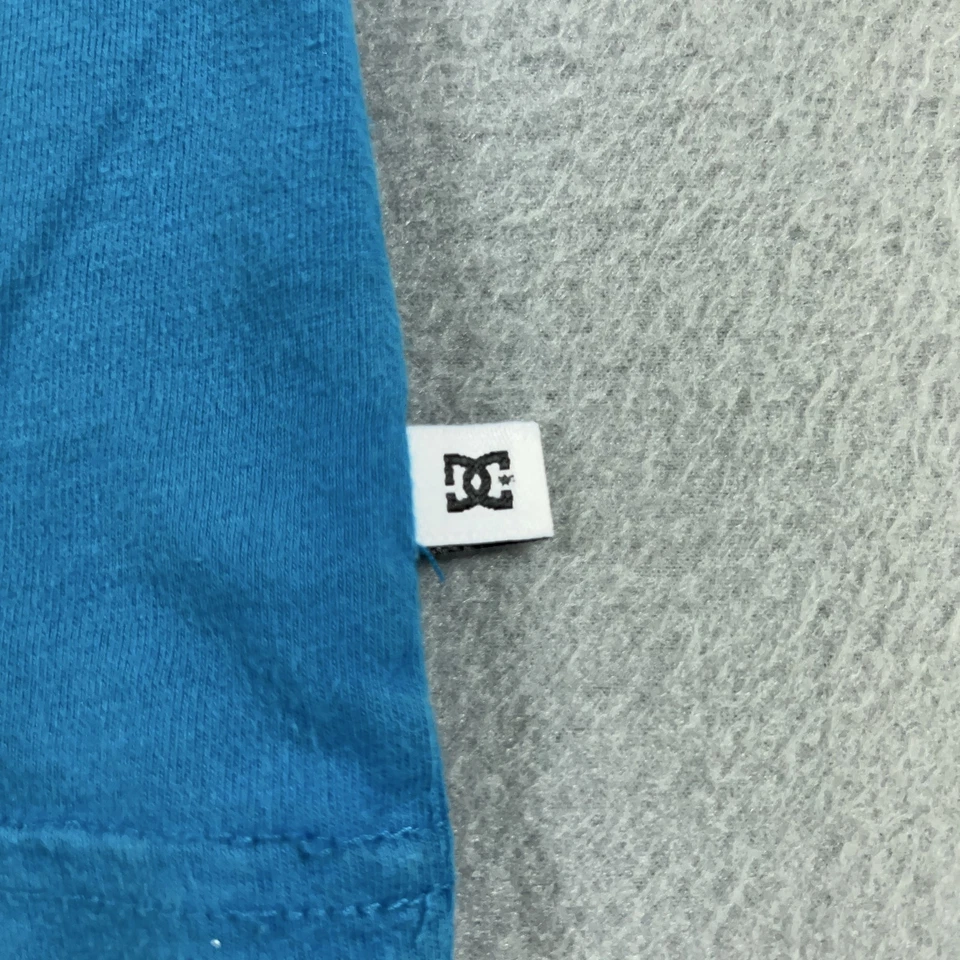 DC Shoes Tank Top Mens Small Blue Red Striped Skateboarding Sleeveless Shirt - Image 4 of 4