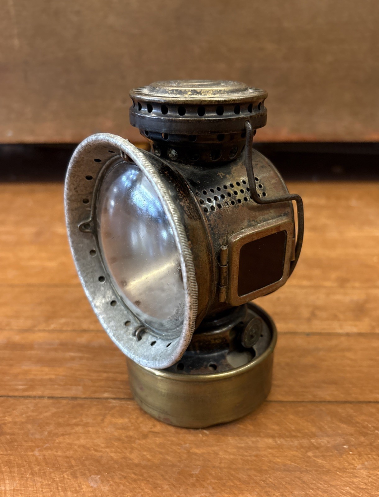 ANTIQUE 20TH CENTURY KEROSENE 1895 BICYCLE LAMP Marked w/RED&GREEN Glass Sides