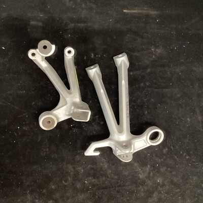 えのの Suzuki GSXR 1000 Factory Rear Footrest Bracket, Factory Pair