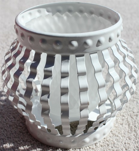 NOS Supporto Metallo Bianco e Tazza Votiva Diamante Lite Incisa Interni Casa HOMCO - Foto 1 di 6