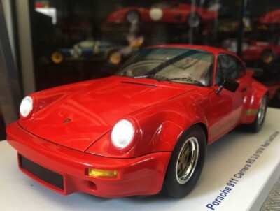 PORSCHE 911 CARRERA RS 3.0 (1974) - RED/GOLD STRIPES - SPARK 1/18 