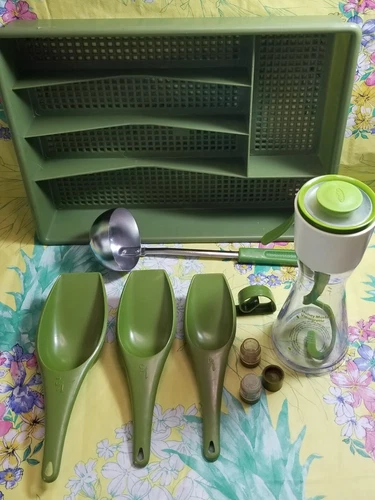 Vtg Green 8 Pc Lot Kitchen Gadgets
