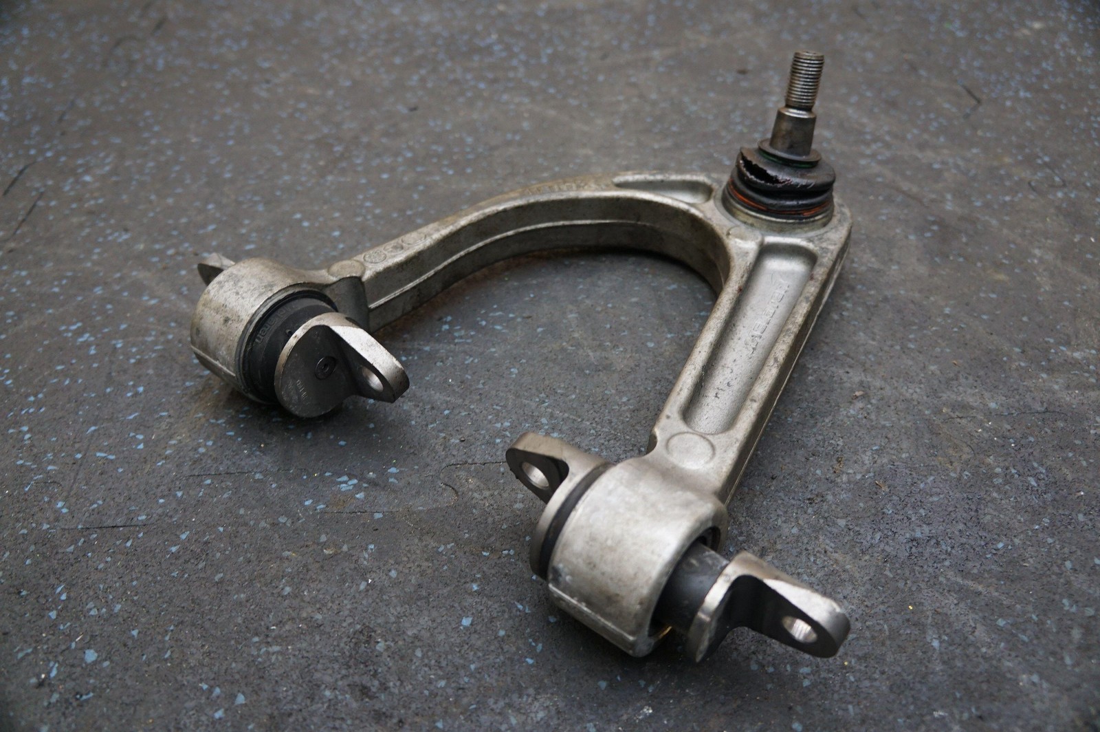 Front Left Upper Control Arm Wishbone 11B0367CP McLaren 570S 540C 650S MP4-12C