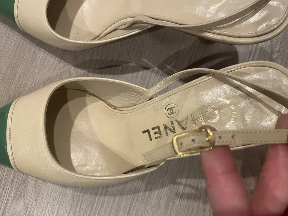 Zapatos de salón Chanel vintage verde con puntera y tacón de gatito punta puntiaguda (talla 38,5) Foto 4 de 4