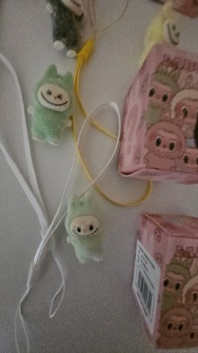 Labubu Toys Lot de boucles d'oreilles faveurs de fête breloques de téléphone sac fourre-tout NEUF - Photo 8 sur 23