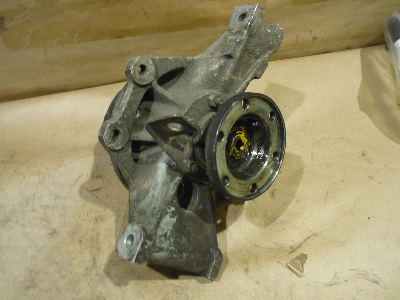 Ferrari Testarossa - Rear Suspension Upright/Hub Holder) - P/N 125973 - 135082