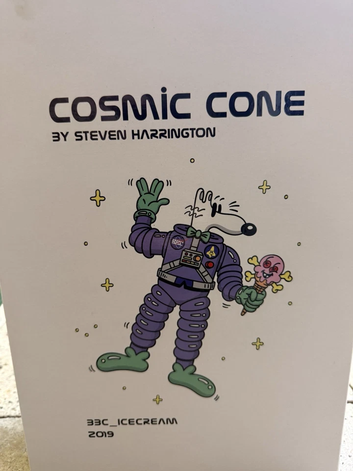 Boneco sorvete amarelo Steven Harrington x BBC Icecream Cosmic Cone 12" - Imagem 4 de 4
