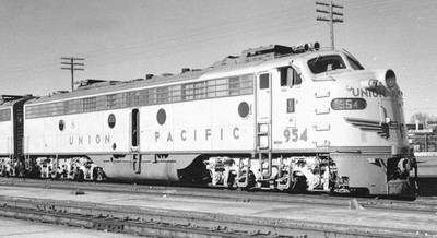 Union Pacific EMD E9 954 bei Cheyenne, Wyoming, 17. Januar 1975 8 x 10 Foto