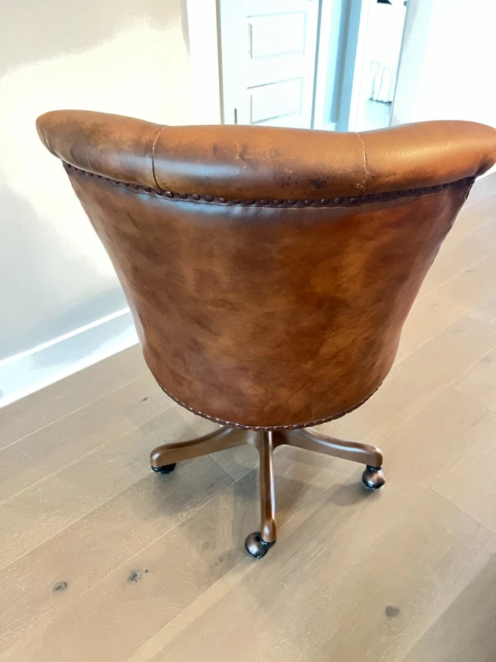 Cadeira de mesa de couro marrom | Estado impressionante, nunca usada, apenas suporte para aparência - Imagem 3 de 4