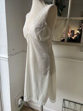 Vintage Petticoat elfenbeinfarben cremefarben Nylon & Spitze mittellang durchgehender Slip - HERGESTELLT IN ENGLAND