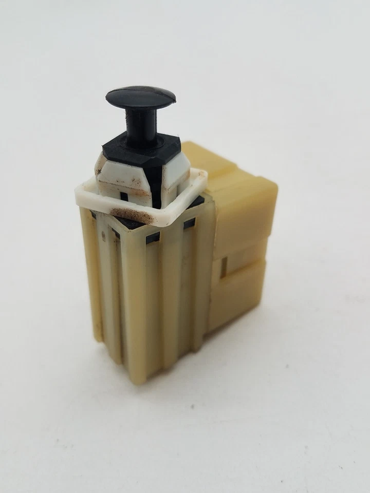 Sensor interruptor luz freno delantero izquierdo Chrysler 300 LX 2005-2010 usado Foto 4 de 4