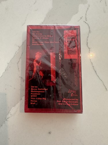 LIVING COLOUR Cassette-Stain (red tape and case)