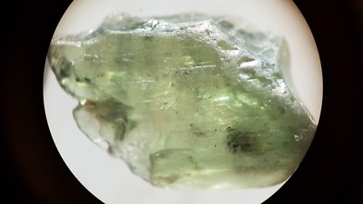 Saphir Vert-jaune De Madagascar, 2.38 Carats, Pierre Naturelle, Traitée Diffusion