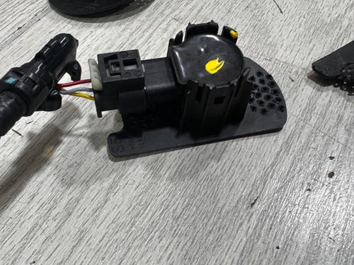 2017-2020 Tesla Model 3 front bumper parking sensor harness 1067958-00-E - Picture 13 of 16