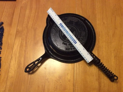 Antique & Classic Griswold Cast Iron Waffle -American #8-1908 PAT'D-excellent