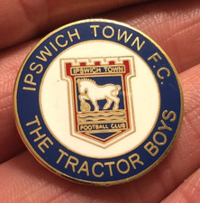 RARE IPSWICH TOWN THE TRACTOR BOYS ROUND CREST  ENAMEL PIN BADGE