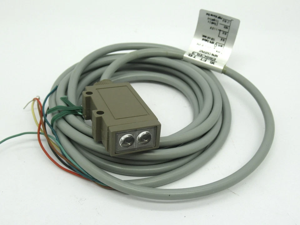 Cutler-Hammer E65CBL3 Photoelectric Sensor 16FT 10-30VDC *Cosmetic Damage* NEW - Image 3 of 4